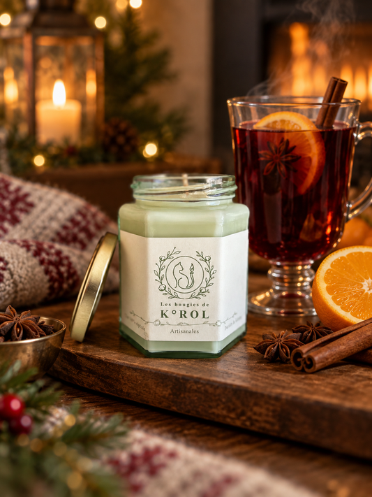 Bougie artisanale K°ROL Vin chaud en ambiance lifestyle de Noël