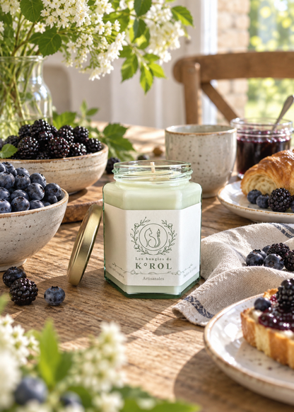 Bougie K°ROL Mûres et myrtilles en ambiance lifestyle fruitée