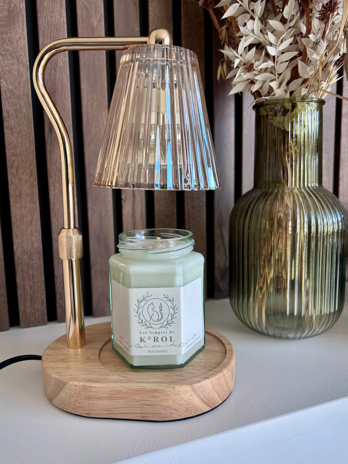Bougie artisanale K°ROL dans un intérieur chaleureux